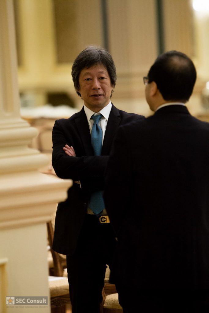 Two standing people talking - Global cybercrime